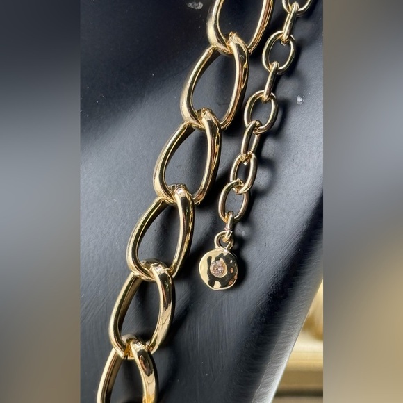 Gold Shell Pendant Necklace (18+3) - Picture 6 of 10